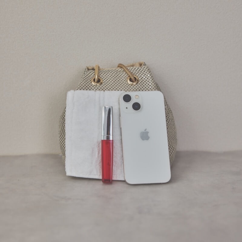 ベージュのメタルメッシュバッグ