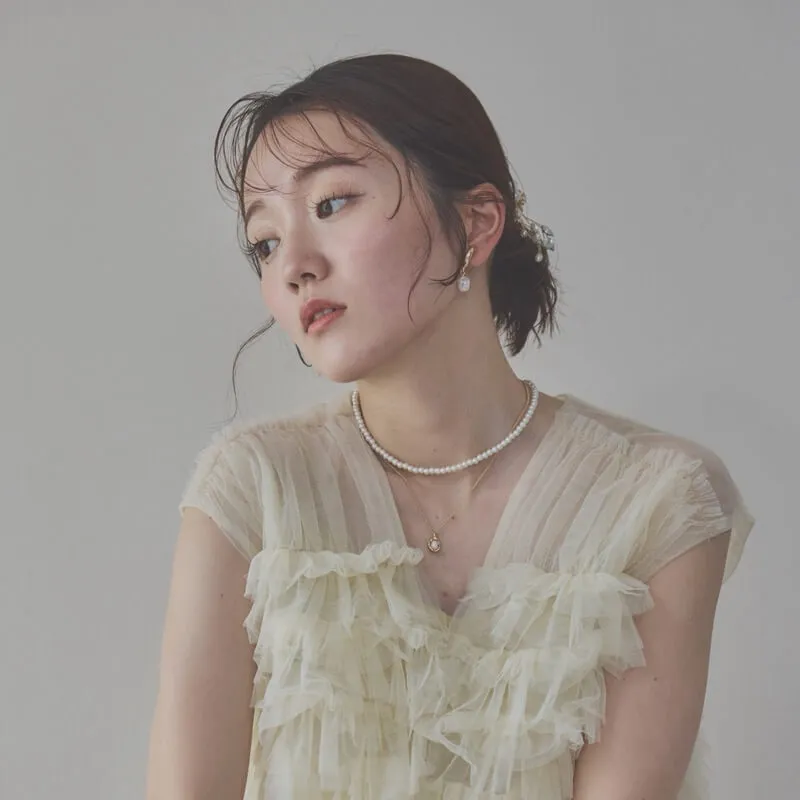 ゴールドフープのドロップイヤリング