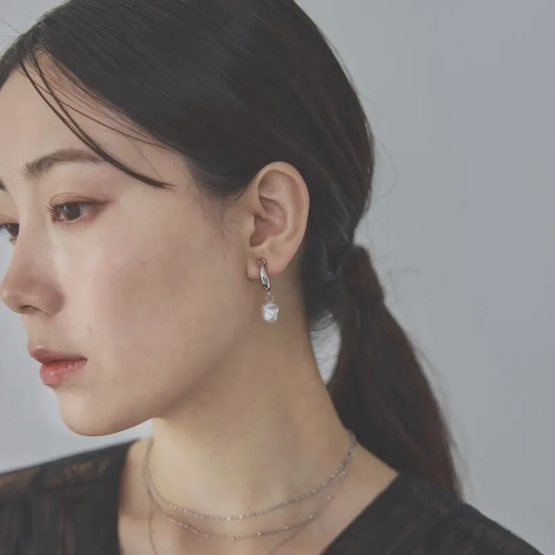 シルバーフープのドロップイヤリング