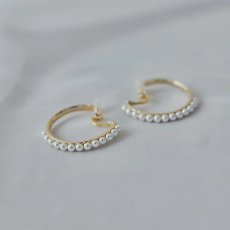 ベビーパールのフープイヤリング