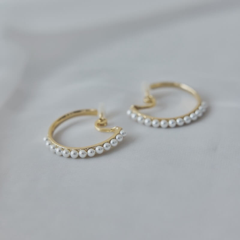 ベビーパールのフープイヤリング