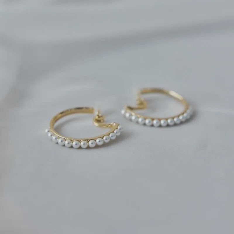 ベビーパールのフープイヤリング