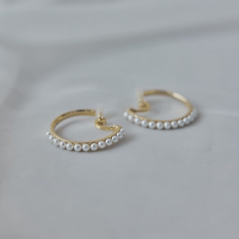 ベビーパールのフープイヤリング