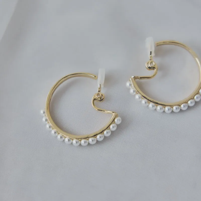 ベビーパールのフープイヤリング