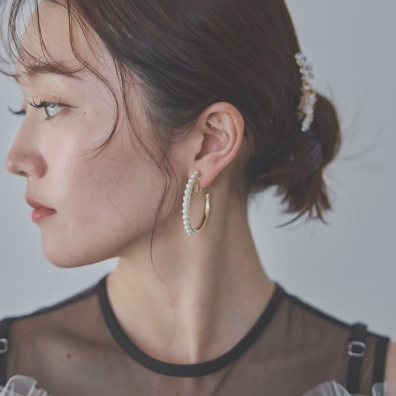 ベビーパールのフープイヤリング