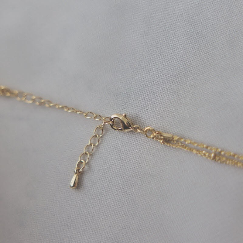 ゴールドの一粒パールの3連チェーンネックレス