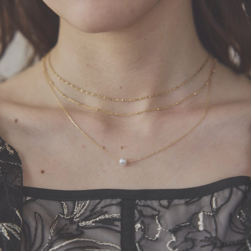 ゴールドの一粒パールの3連チェーンネックレス