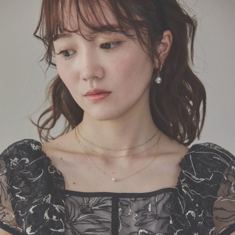 ゴールドの一粒パールの3連チェーンネックレス