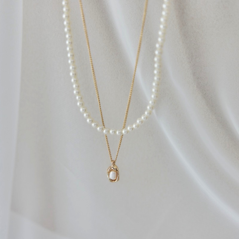 パールとゴールドチェーンの2連ネックレス