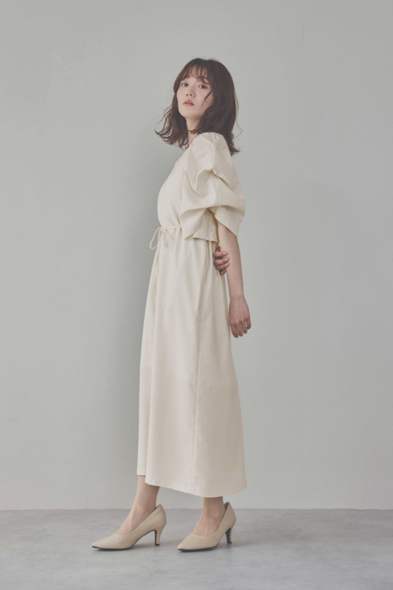 エクリュのボリューム袖Iラインワンピース