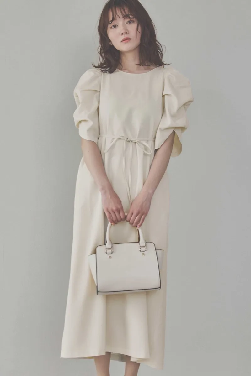 エクリュのボリューム袖Iラインワンピース