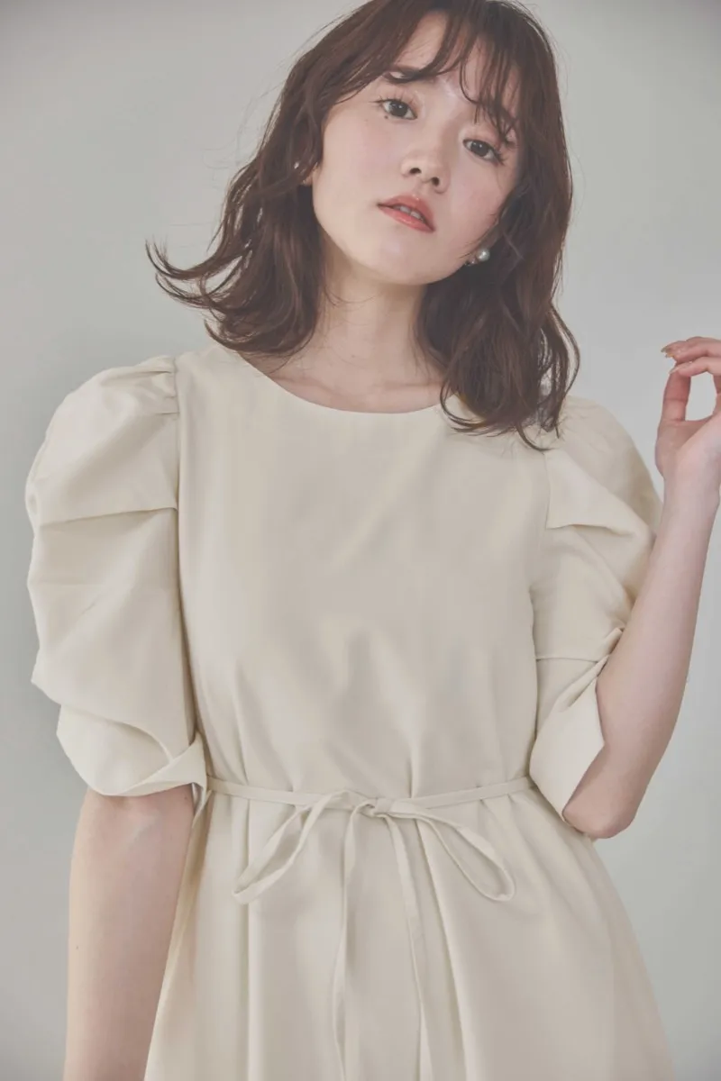 エクリュのボリューム袖Iラインワンピース