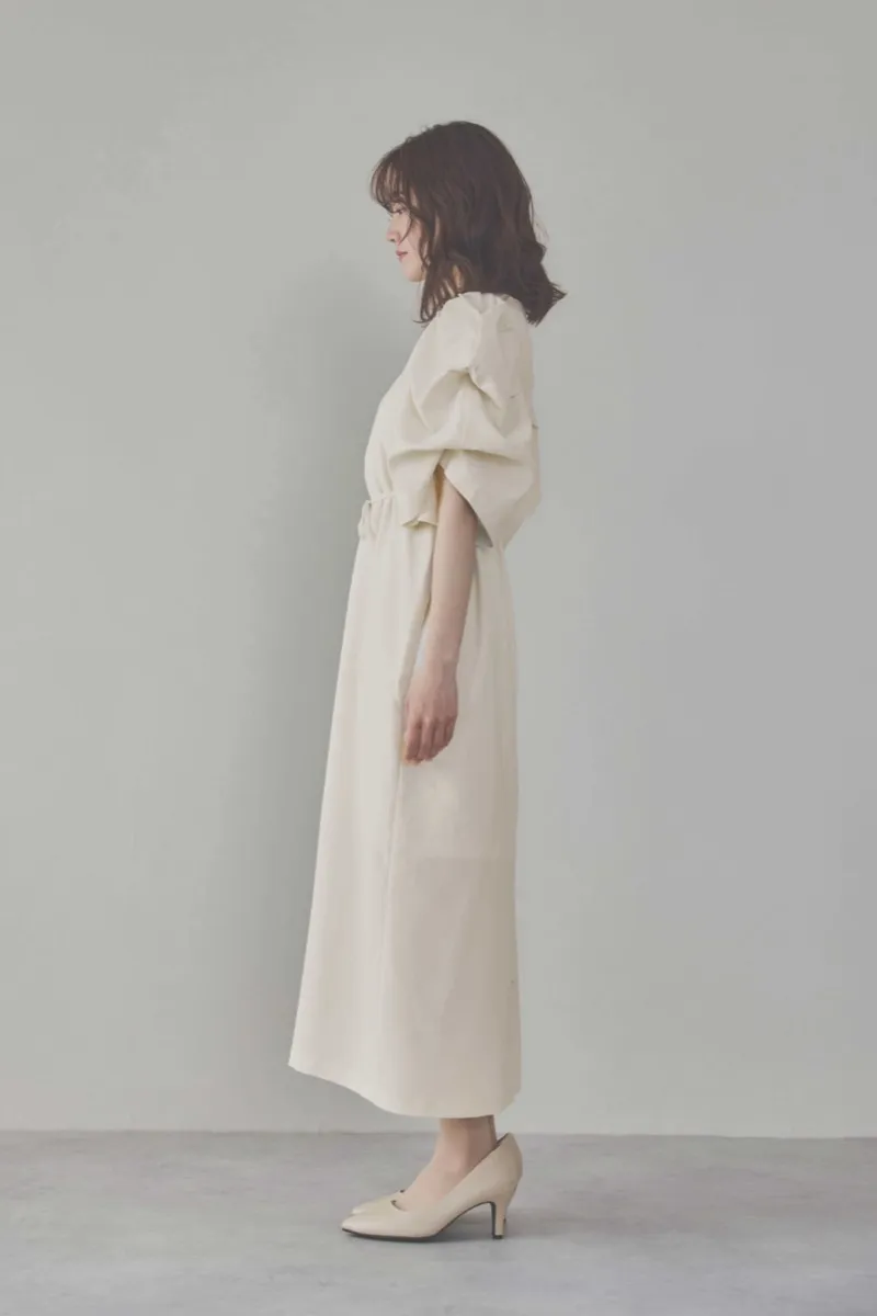 エクリュのボリューム袖Iラインワンピース