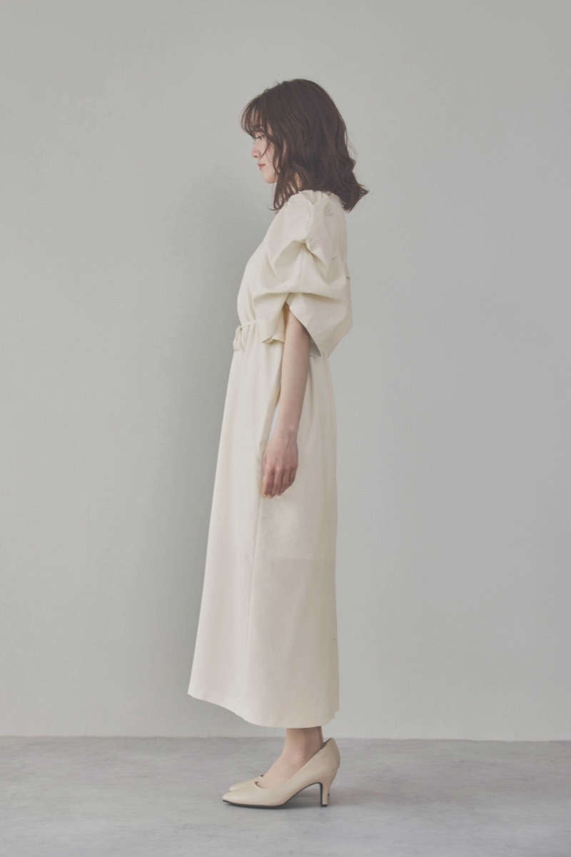 エクリュのボリューム袖Iラインワンピース