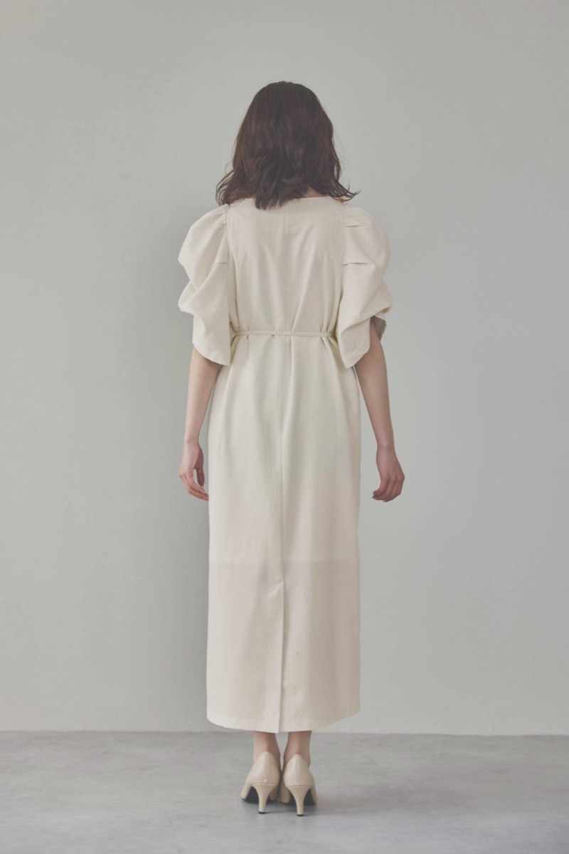 エクリュのボリューム袖Iラインワンピース