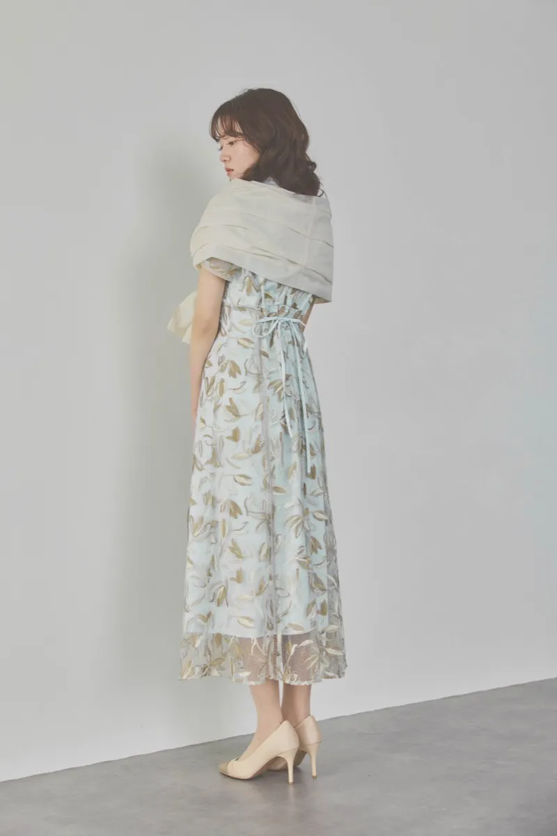 ライトブルーのチューリップスリーブエンブロイダリードレス