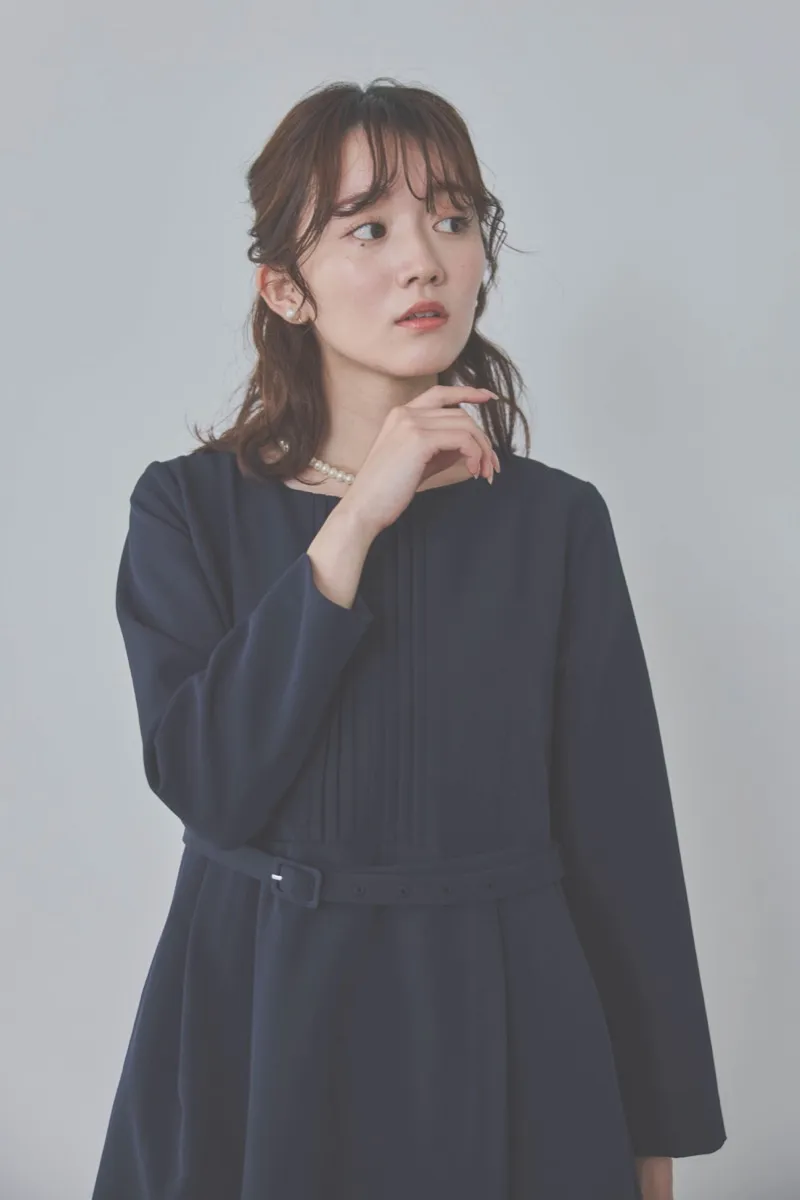 ネイビーのストレッチフレアワンピース