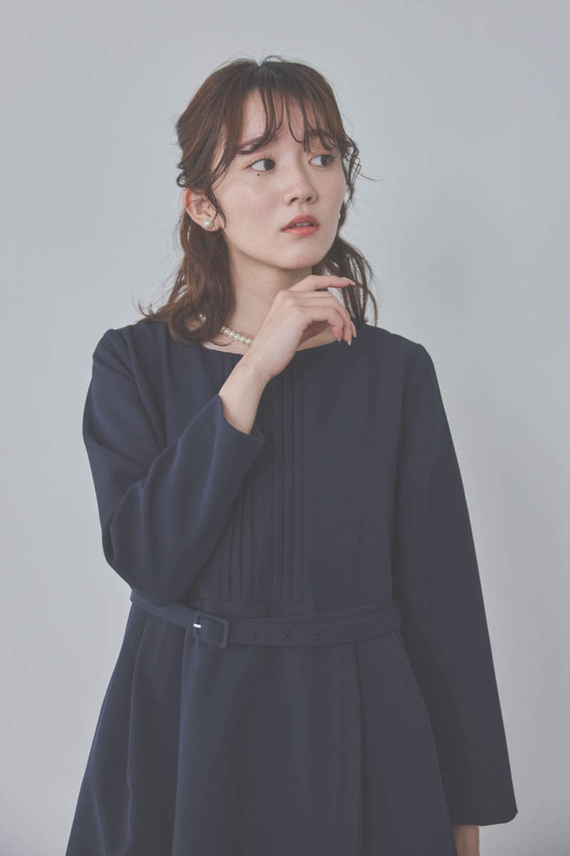 ネイビーのストレッチフレアワンピース