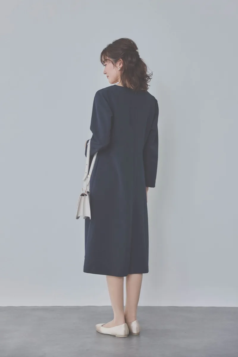 ネイビーのストレッチフレアワンピース