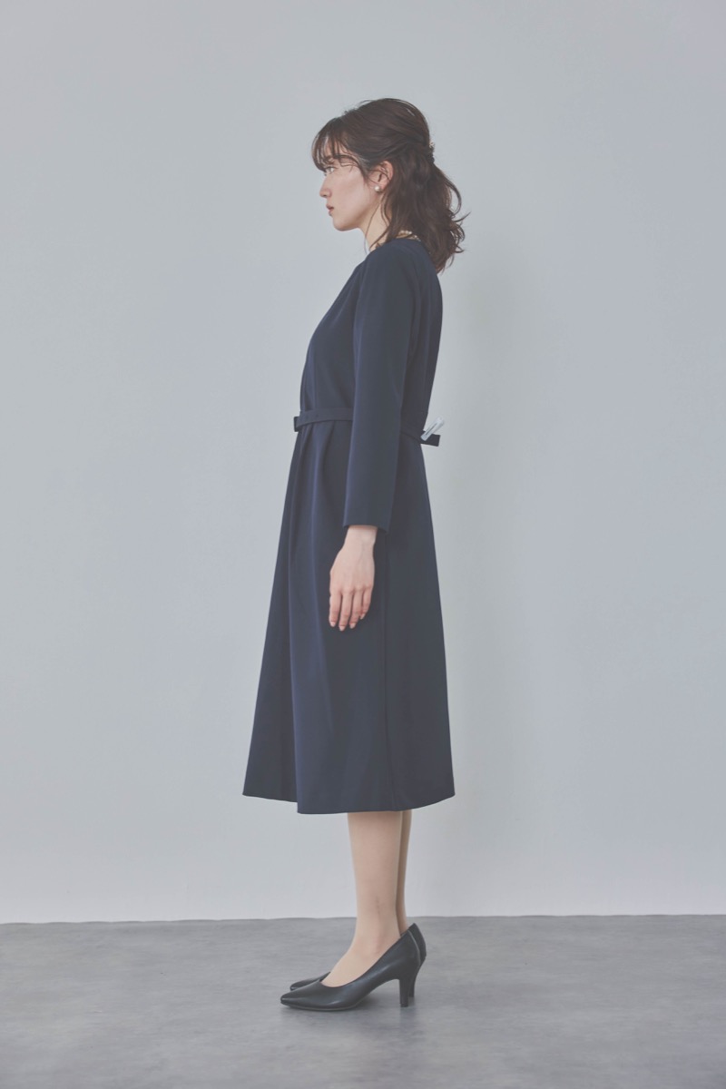 ネイビーのストレッチフレアワンピース