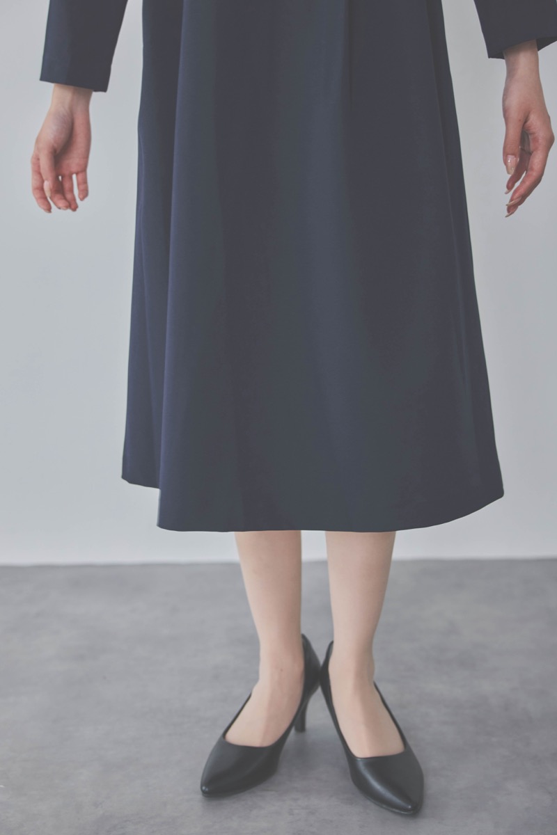 ネイビーのストレッチフレアワンピース