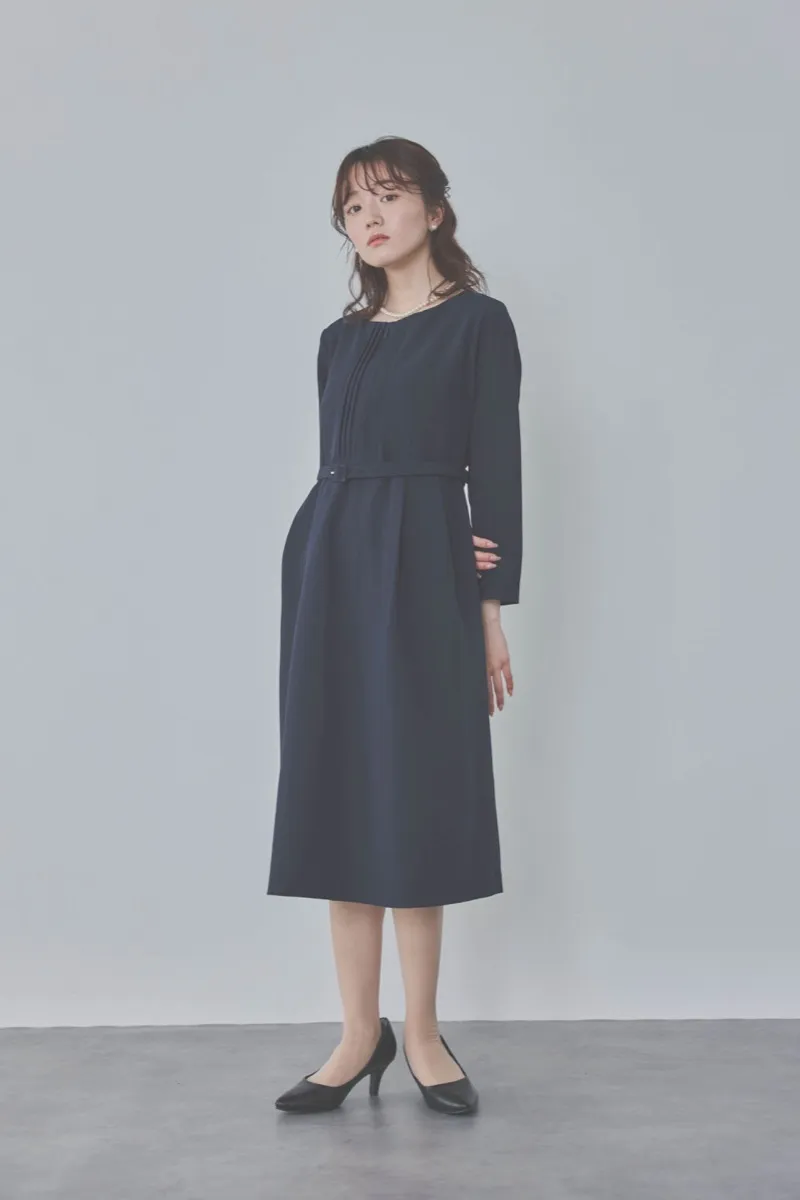 ネイビーのストレッチフレアワンピース