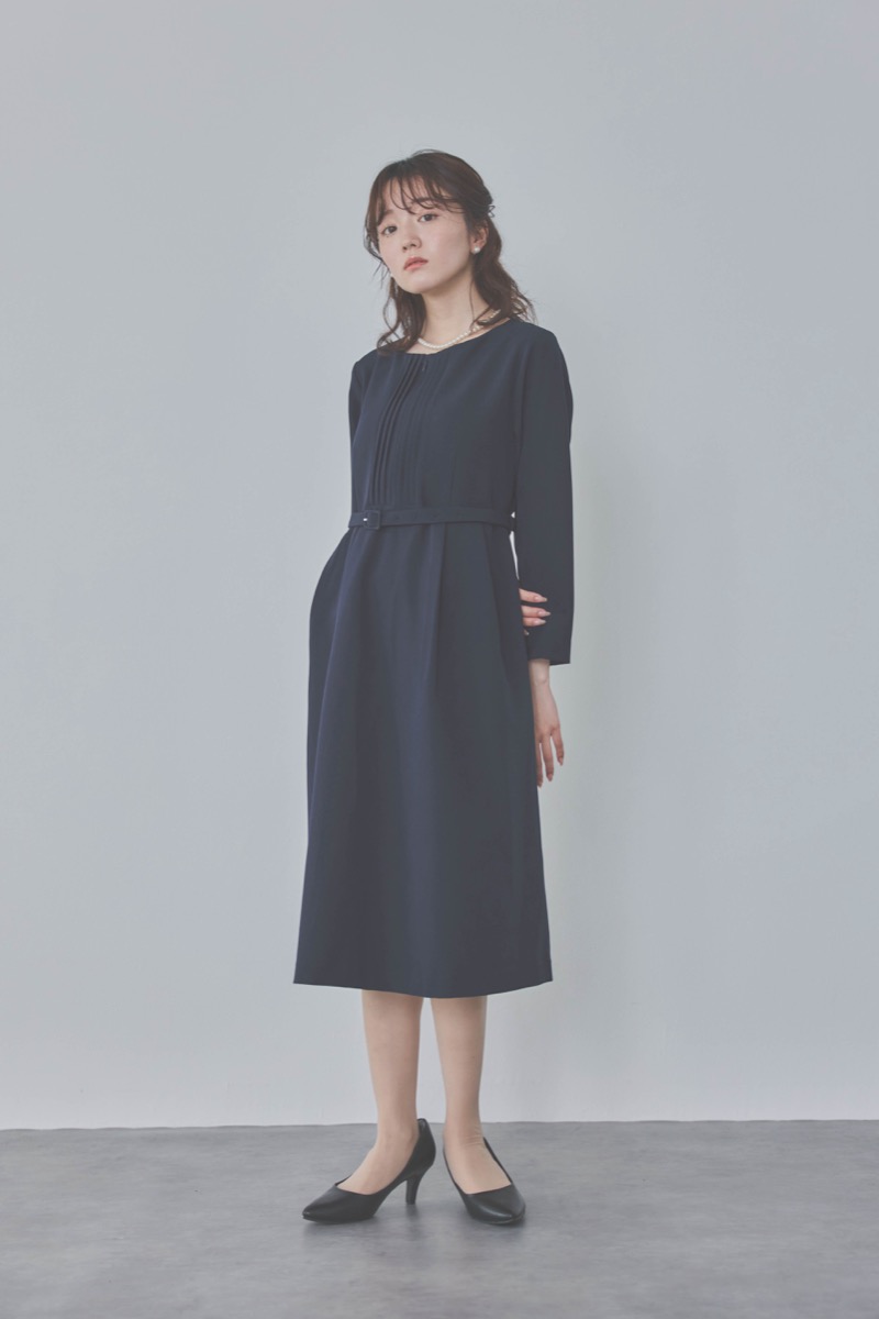 ネイビーのストレッチフレアワンピース