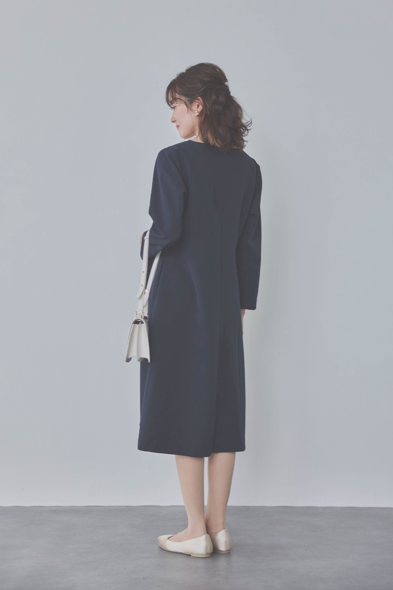 ネイビーのストレッチフレアワンピース