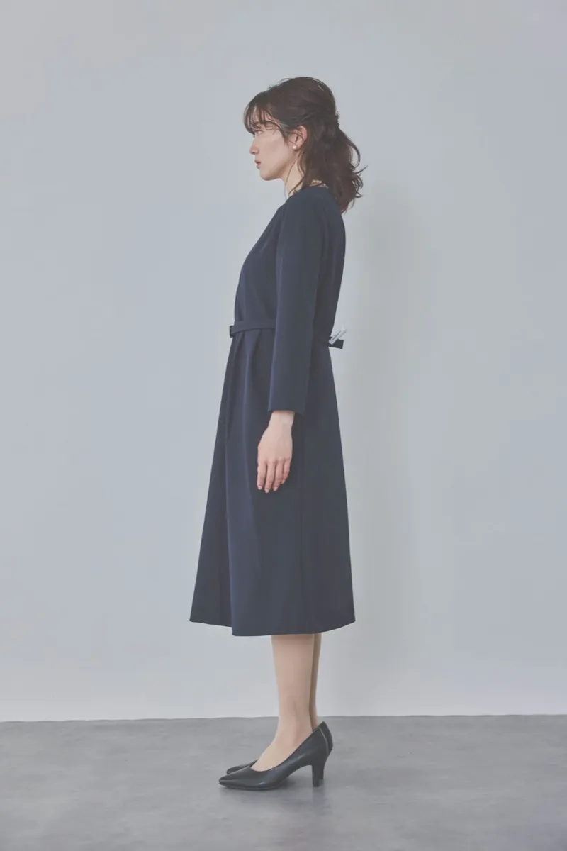 ネイビーのストレッチフレアワンピース