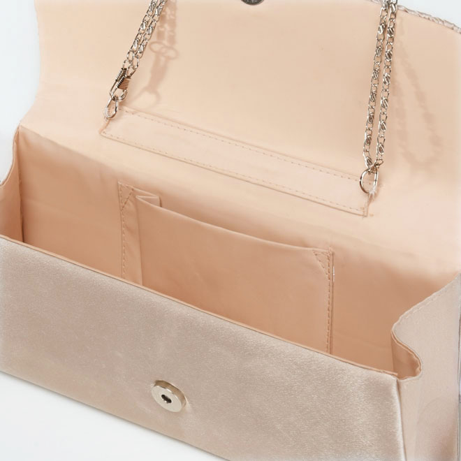 ベージュのパールとビジュー付きバッグ