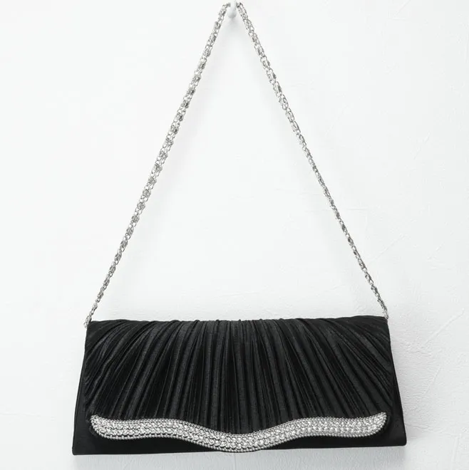 ブラックのラインストーン付プリーツバッグ