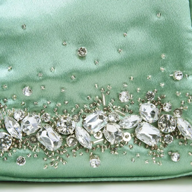 グリーンのビジュー付きバッグ