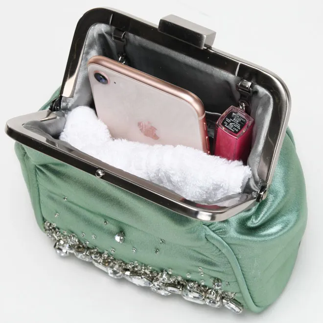 グリーンのビジュー付きバッグ