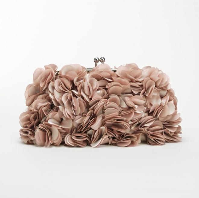 ピンクの花びらモチーフバッグ