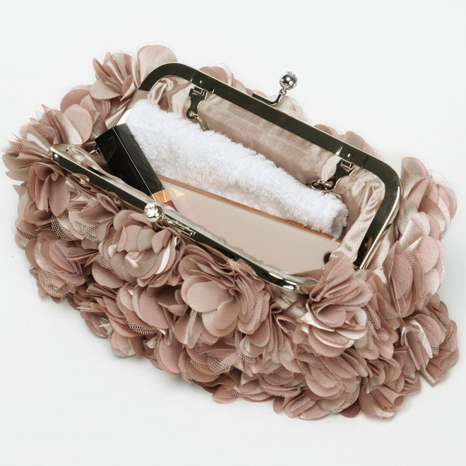 ピンクの花びらモチーフバッグ
