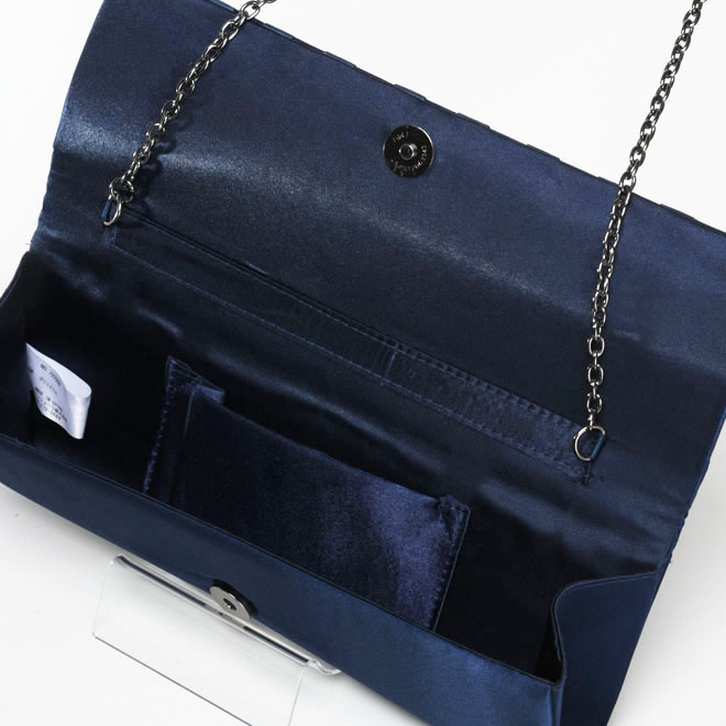 ブルーのストライプ柄バッグ