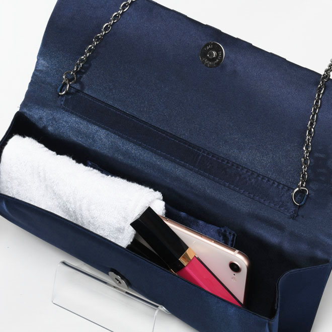 ブルーのストライプ柄バッグ