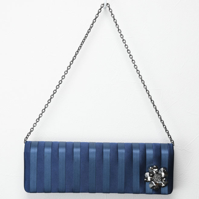 ブルーのストライプ柄バッグ