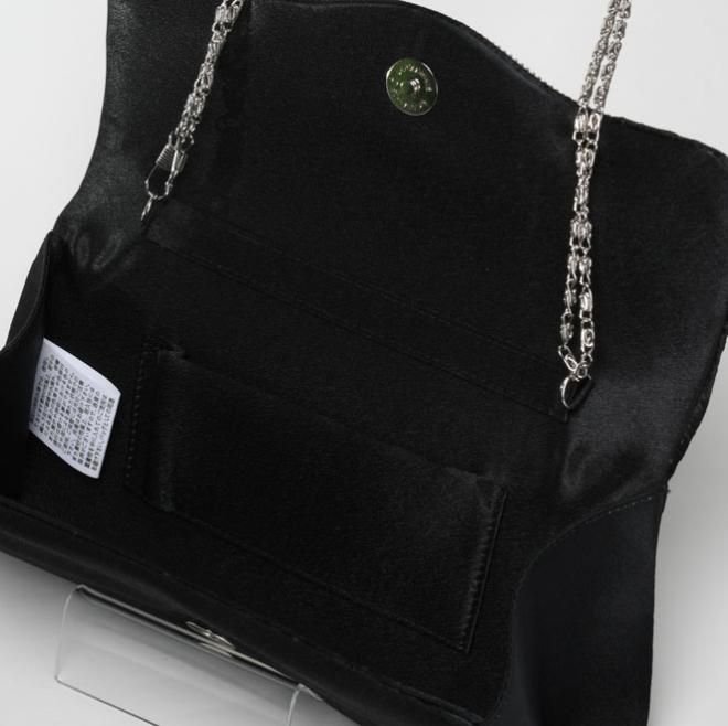 ブラックのラインストーン付プリーツバッグ