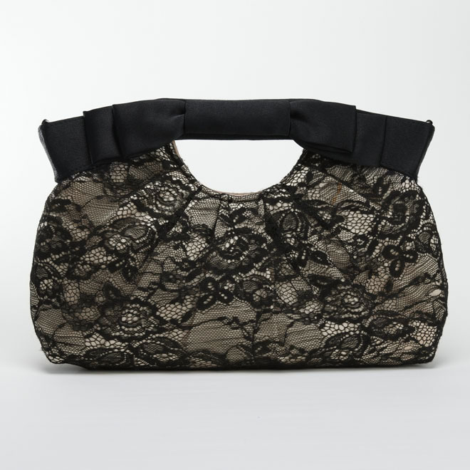 ベージュのリボンとレースのバッグ