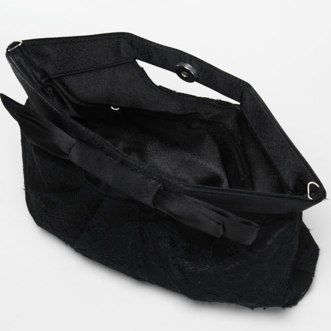 ブラックのリボンとレースのバッグ