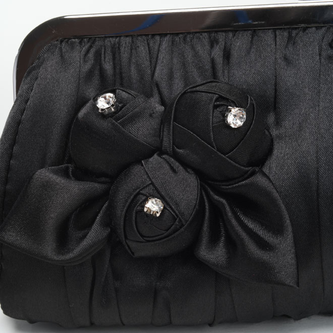 ブラックの花モチーフ付バッグ