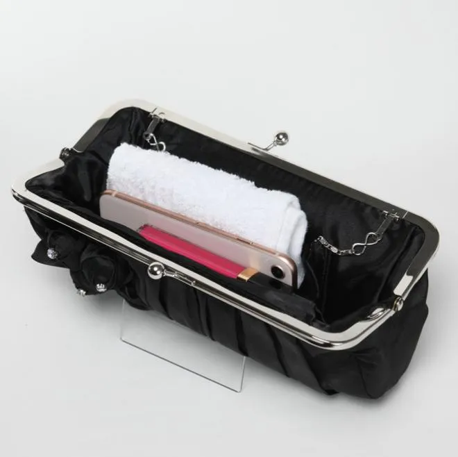 ブラックの花モチーフ付バッグ