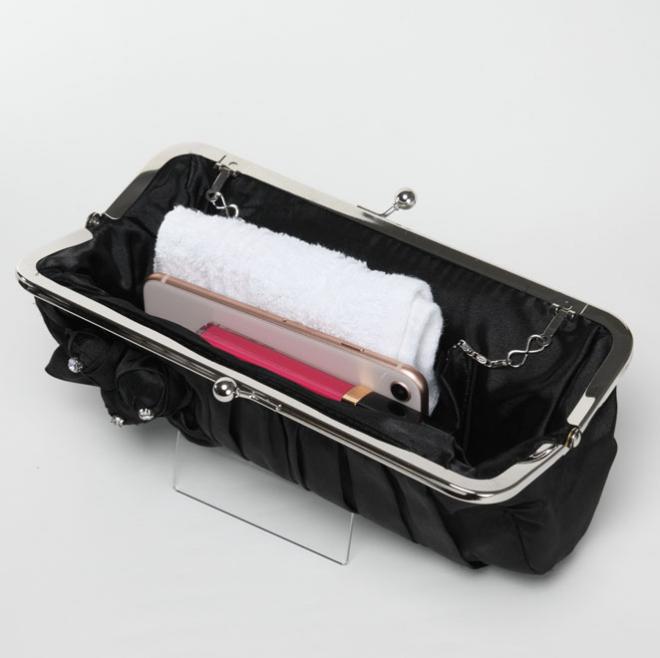 ブラックの花モチーフ付バッグ