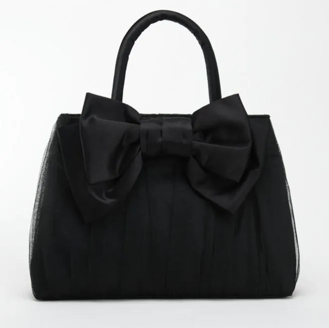 ブラックのリボンチュールバッグ