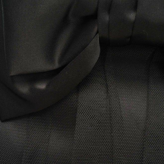 ブラックのリボンチュールバッグ