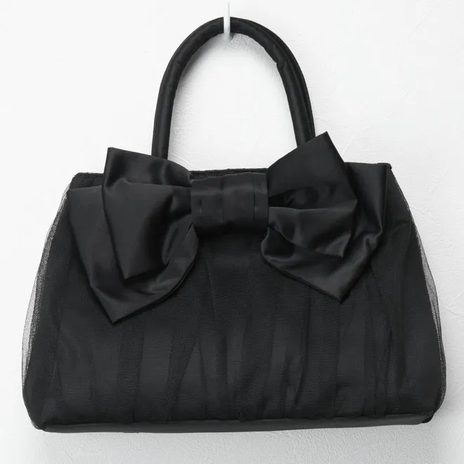 ブラックのリボンチュールバッグ