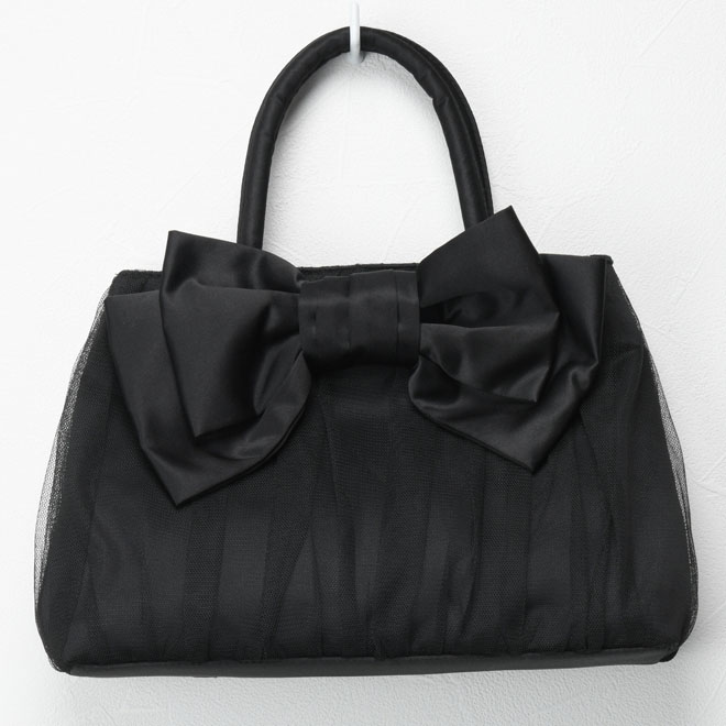 ブラックのリボンチュールバッグ