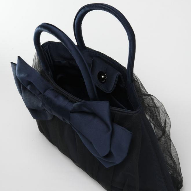 ネイビーのリボンチュールバッグ