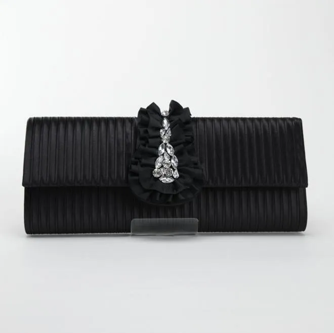 ブラックのフリルビジュー付きバッグ